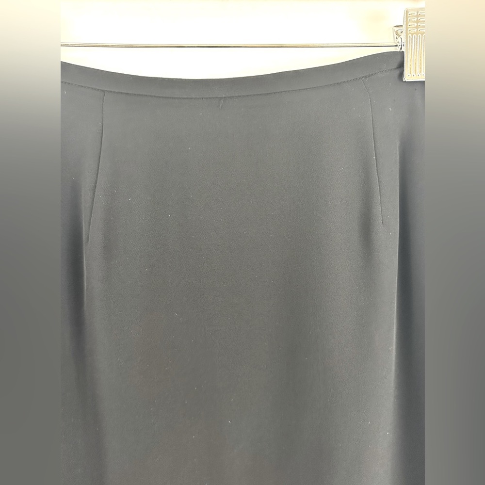 Kate Hill petite - Black Silk/Rayon Flat Front Skirt. Bottom Ruffle 8P - Picture 4 of 7